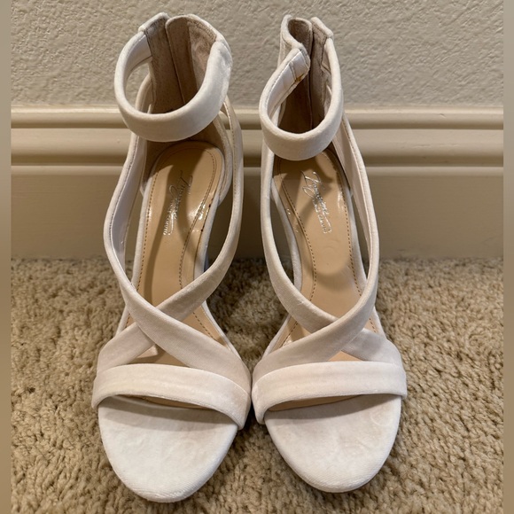 Vince Camuto Devin Heeled Strappy Sandal - Picture 3 of 11